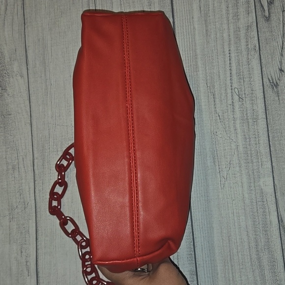 Badgley Mischka Wrapped Frame Clutch Shoulder Bag w/ Chain Link Red NWT - Picture 7 of 10